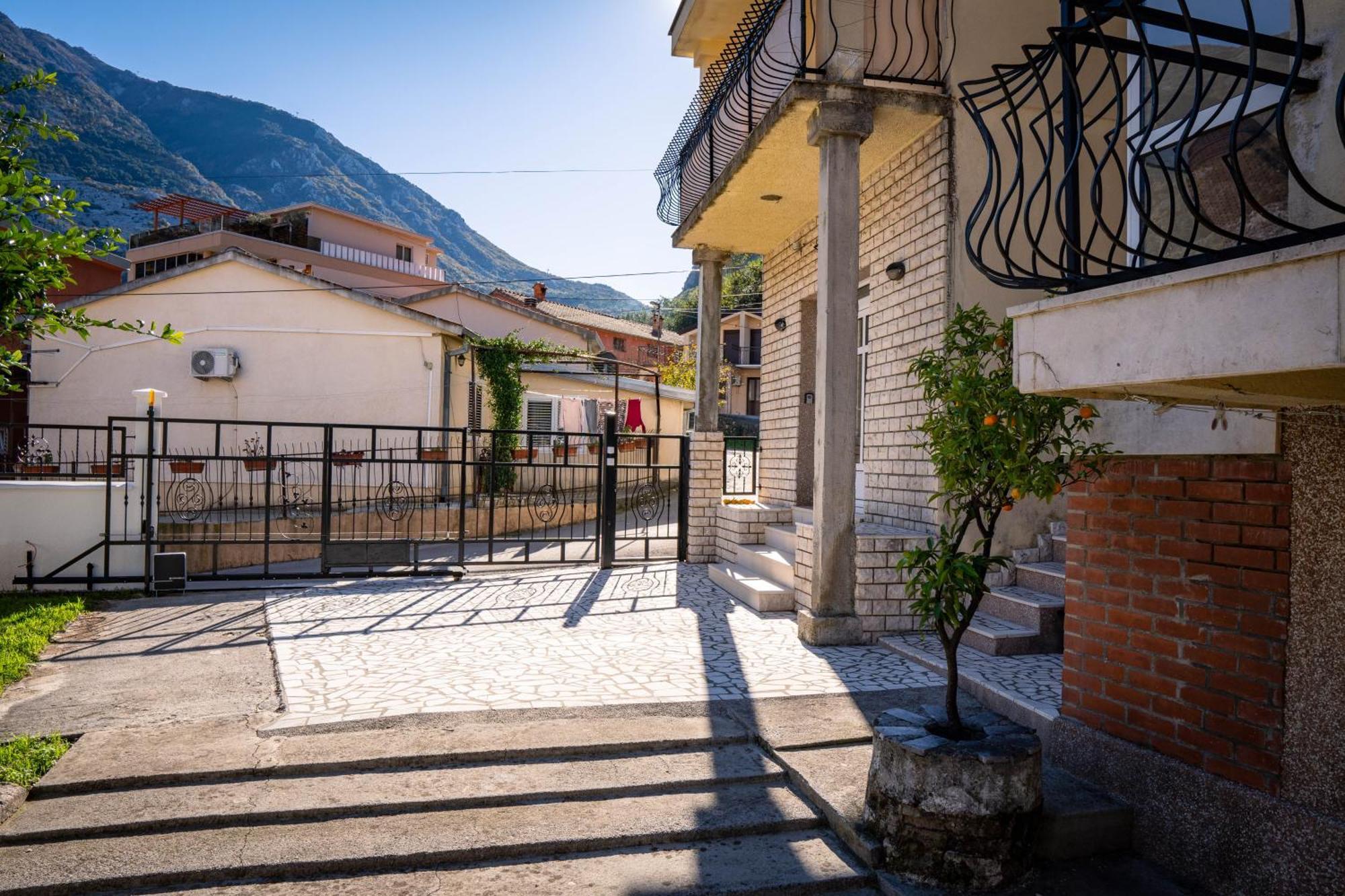 Bugi Apartment Kotor Exterior photo