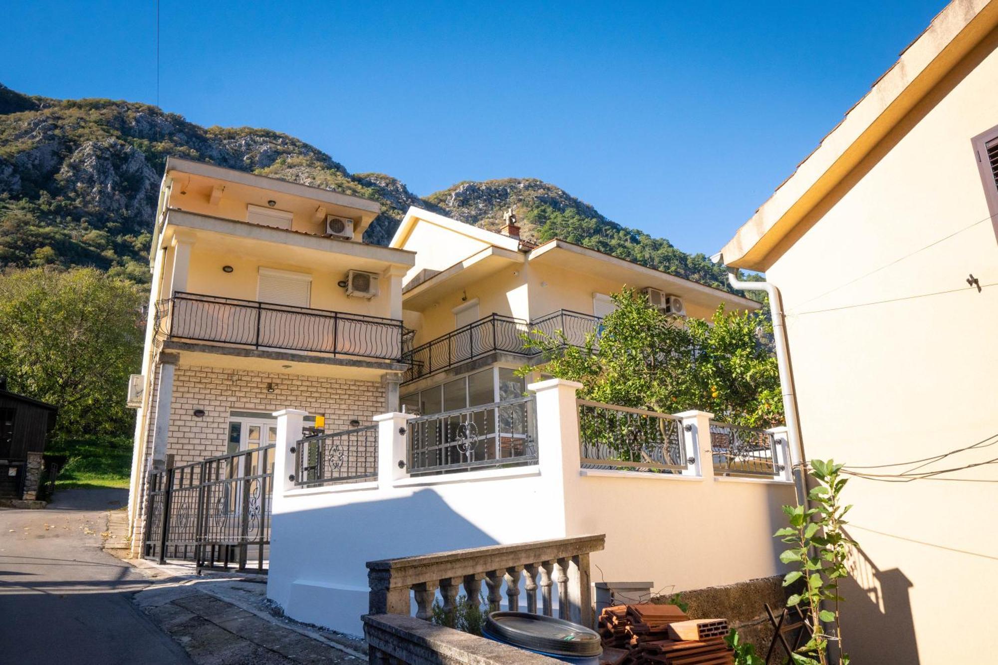 Bugi Apartment Kotor Exterior photo
