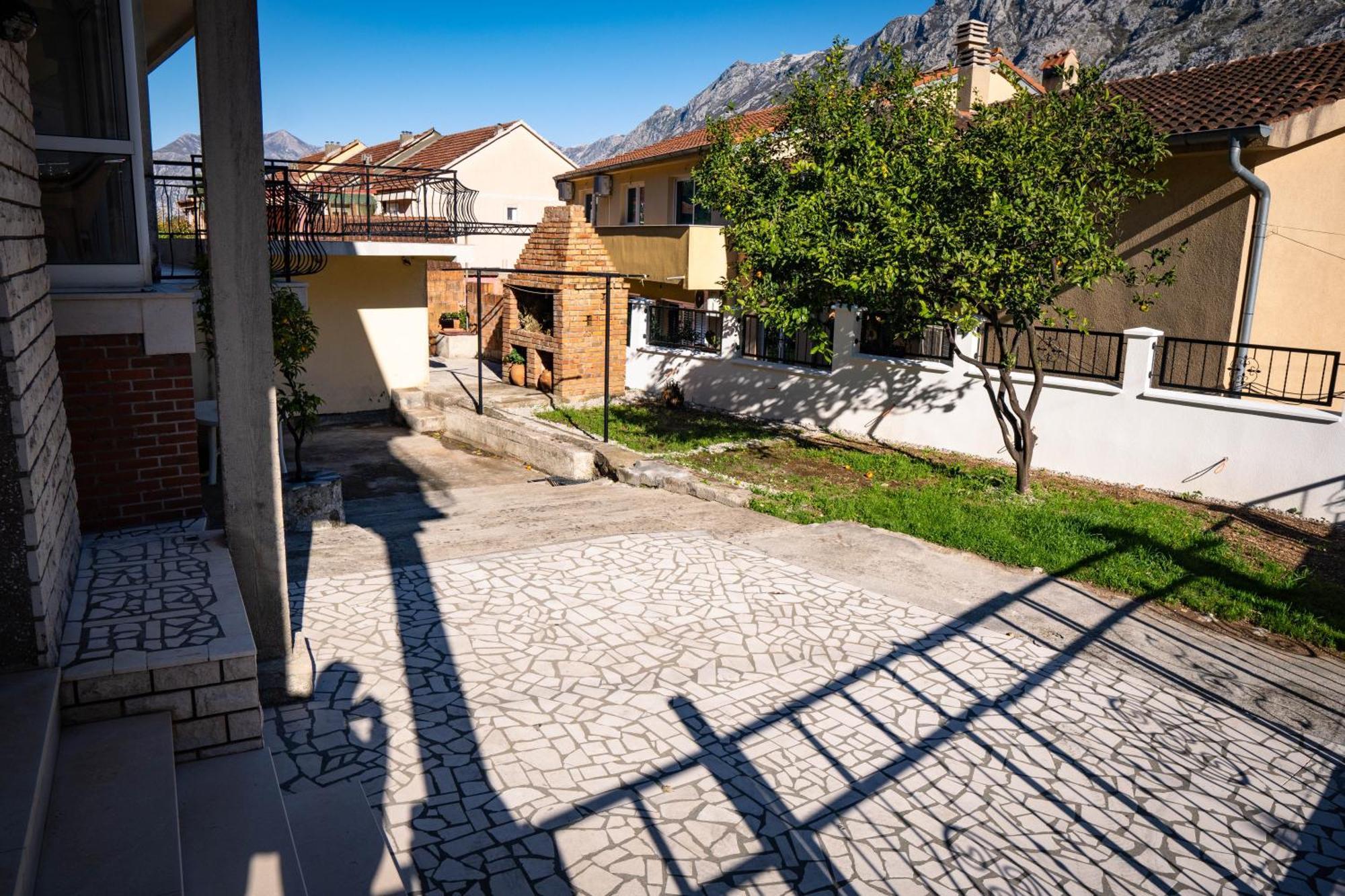 Bugi Apartment Kotor Exterior photo
