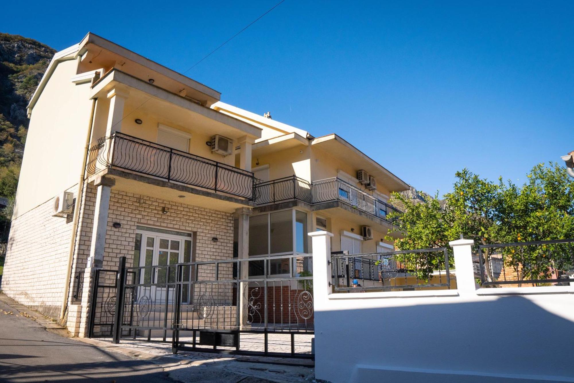 Bugi Apartment Kotor Exterior photo