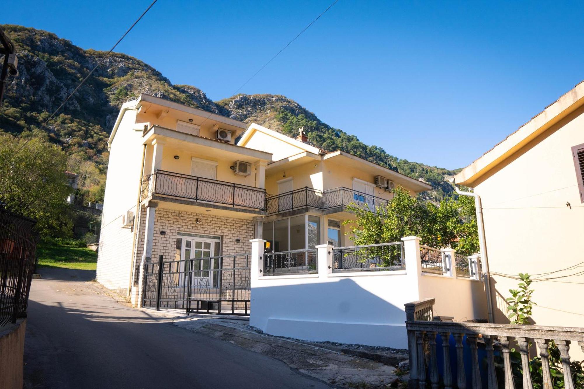 Bugi Apartment Kotor Exterior photo