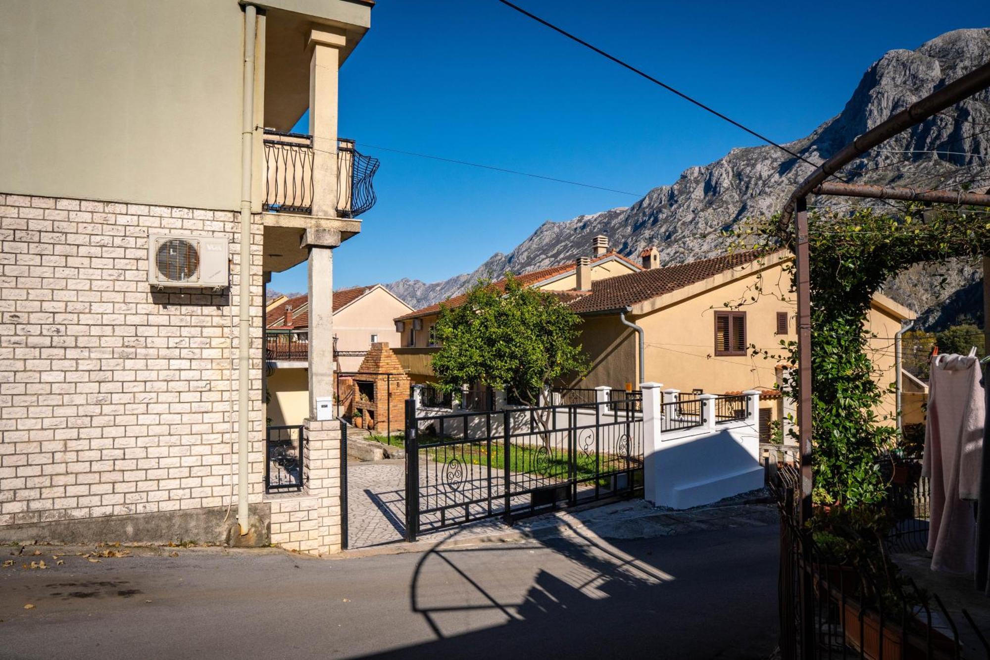 Bugi Apartment Kotor Exterior photo